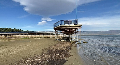 İznik Gölü kuraklık sebebiyle 400 metre çekildi, en büyük iskele karada kaldı