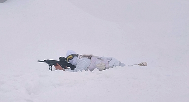 Mehmetçik'ten sıfırın altında 20 derece ve 4,5 metre kar altında vatan nöbeti