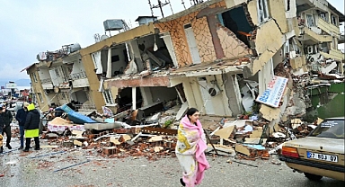 Türkiye'deki 7,7 şiddetindeki deprem Mısır'dan İran'a kadar çevre ülkeleri de vurdu: Yıkımın fotoğrafları