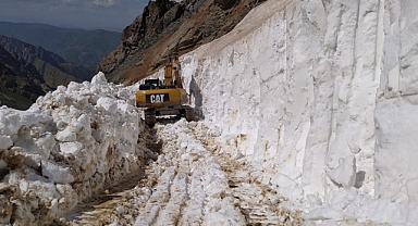 Hakkari'de haziran ayında karla mücadele