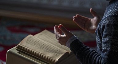 Kunut Duaları 1 - 2 Okunuşu: Kunut Duası Arapça Yazılışı, Anlamı, Meali, Tefsiri ve Türkçe Okunuşu