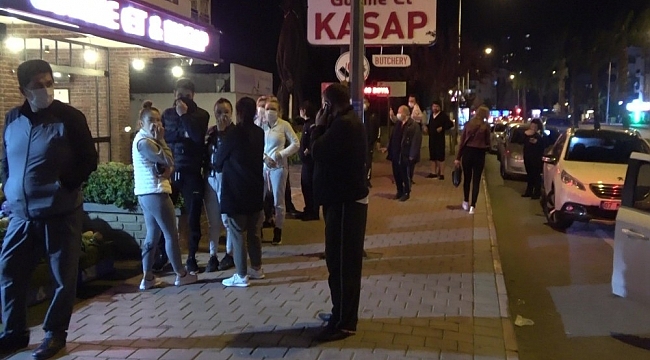 Antalya'da fırın ve marketlerin önünde kuyruk oluştu, trafikte yığılma yaşandı