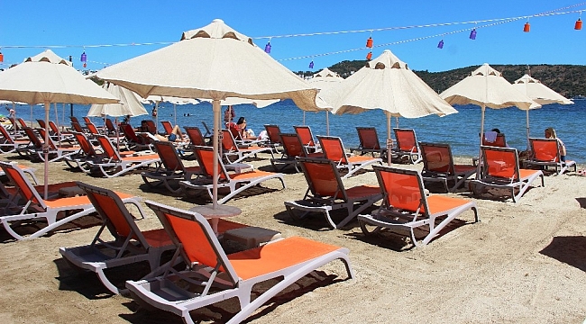 Bodrum'da sahiller boş kalınca, şezlong ücretleri kalktı
