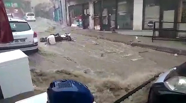 Bursa'da sel suları önüne ne kattıysa sürükledi...Bir kadın son anda kurtarıldı