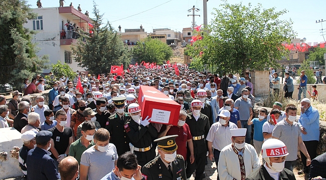 İdlib şehidi 'Kahrolsun PKK' sloganları ile son yolculuğuna uğurlandı