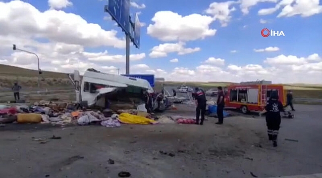 Konya’da minibüs ile tır çarpıştı: 6 ölü