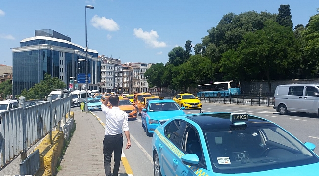 Taksiciler İmamoğlu'nu protesto etti