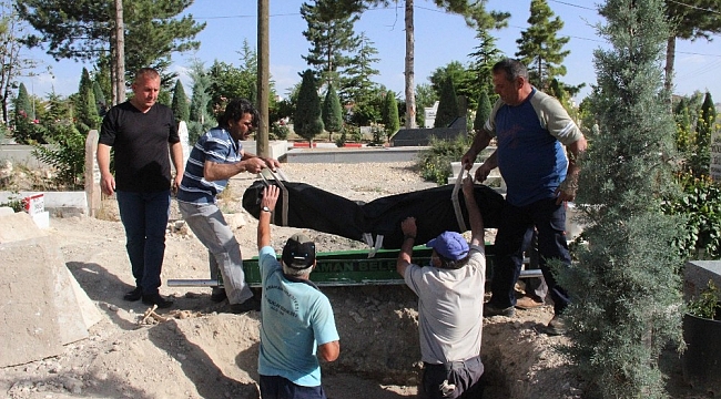 Öldürülen Afgan uyruklu çoban kimsesizler mezarlığına defnedildi