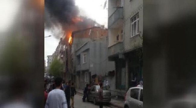 Sultangazi'de korkutan yangın diğer binalara da sıçradı
