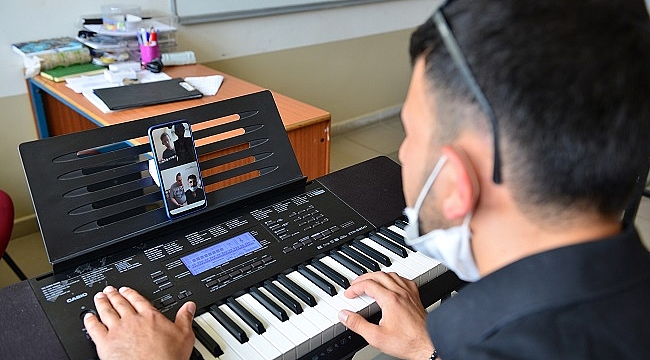 Yıldırım Müzik akademisinde çevrimiçi telafi