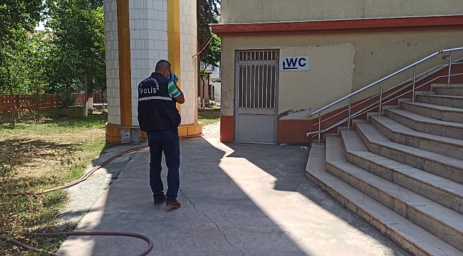 Cami avlusunda bıçaklama
