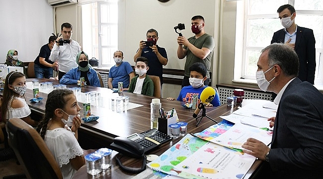 İnegöl Belediyesi'nden küçük şairlere ödül