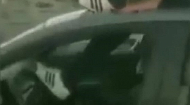 İzmir'de trafik magandası ayağıyla araç sürdü