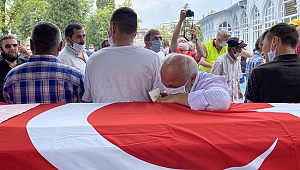 Patlamada ölen kız kardeşinin tabutuna sarılıp gözyaşlarına boğuldu