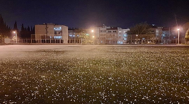 Salihli'yi sağanak yağmur ve dolu vurdu