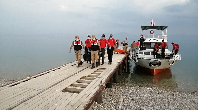 Van Gölü'nden çıkan cenaze sayısı 54'e yükseldi