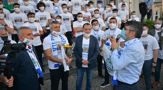 Yıldırım Belediye Başkanı şampiyonları kutladı