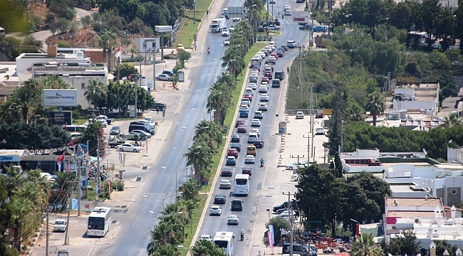 Dönüş yolu kitlendi, Bodrum trafiği durdu