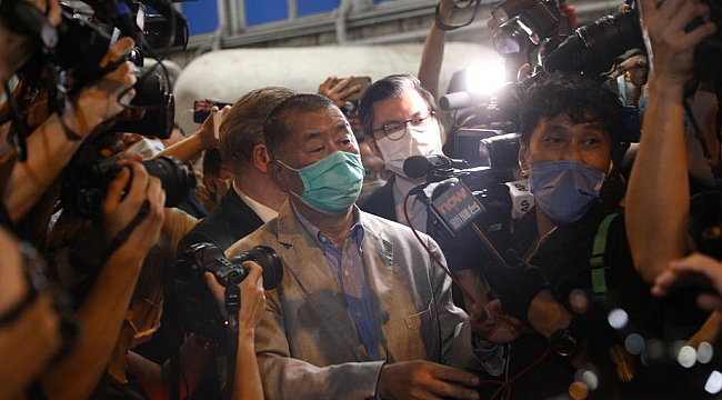Hong Kong'da gözaltına alınan medya patronu serbest