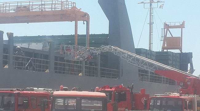 İzmir Limanı'nda yangın paniği