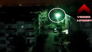 Trafo bomba gibi patladı, vatandaşlar yataklarından fırladı