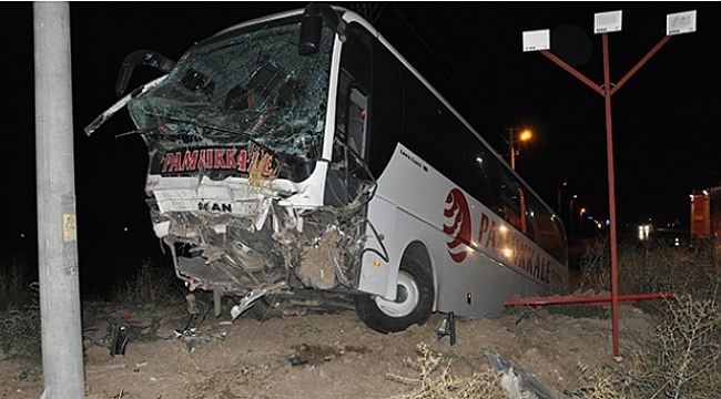 Yoldan çıkan yolcu otobüsü devrildi, 25 yaralı var