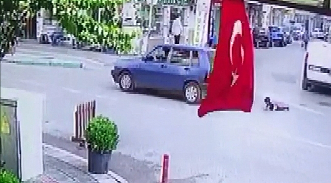 3 yaşındaki çocuk seyir halindeki araçtan düştü