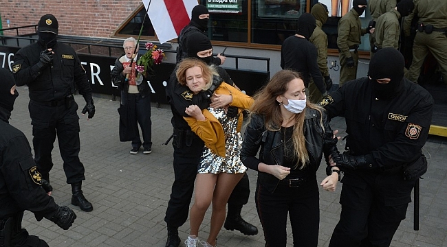 Belarus'ta kadınlar Devlet Başkanı Lukaşenko'yu protesto etti