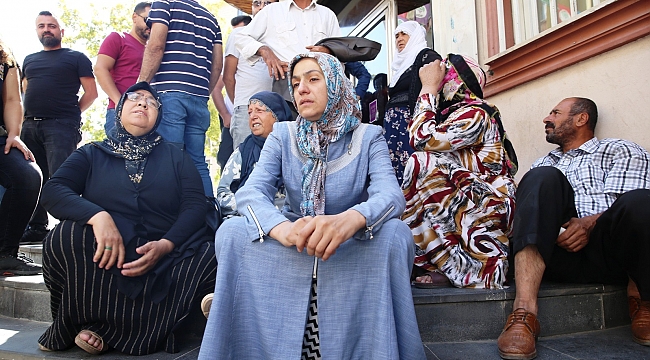 Evlat nöbetindeki ailelerin haklı direnişi