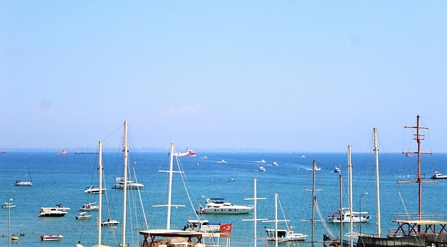 Oruç Reis Antalya açıklarına demirledi
