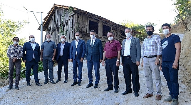 8 Asırlık mahalleye hizmet yağmuru