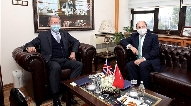 Bakan Akar, İngiliz mevkidaşı ile görüştü