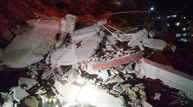 Bursa'da 9 katlı boş apartman çöktü