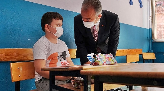 Büyükşehir’den öğrencilere hijyen seti