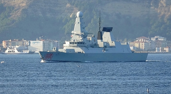 İngiliz savaş gemisi Çanakkale Boğazı'ndan geçti
