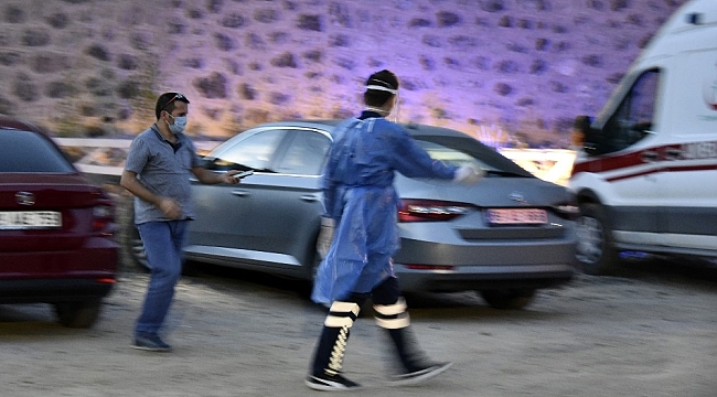Karantinada olması gerekirken yola çıkınca trafik ekiplerine yakalandı