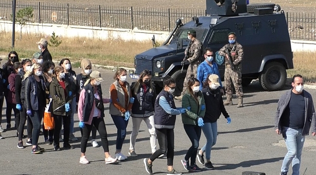 Kars'ta gözaltına alınan 21 kişi adliyeye sevk edildi
