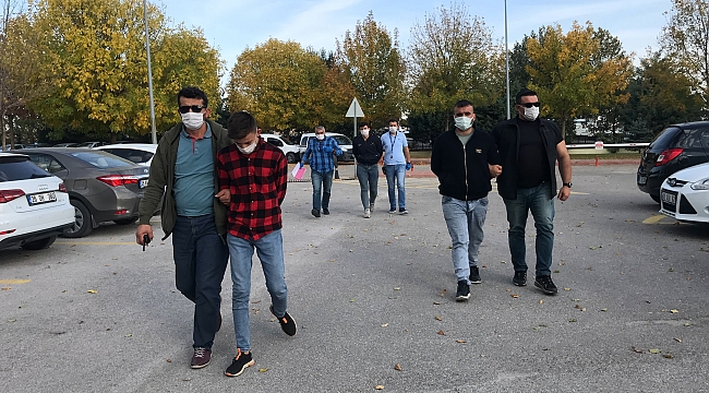 Kız meselesi yüzünden öldürdüler