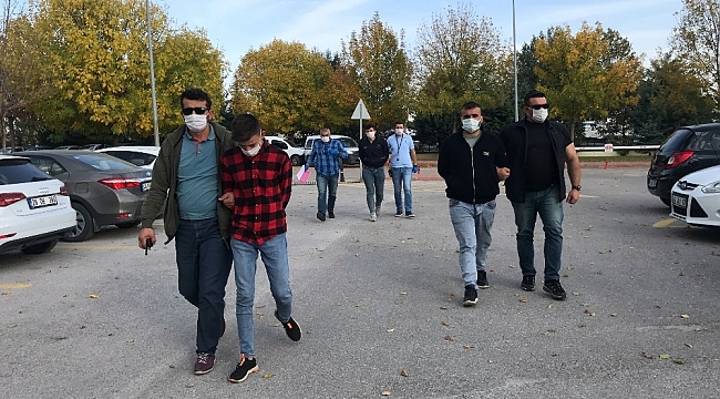 Tartıştıkları genci vurarak öldürdü