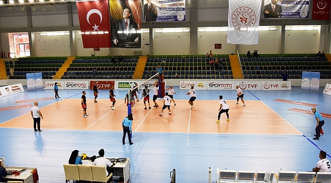 24 Kasım Öğretmenler Günü Voleybol Turnuvası sona erdi