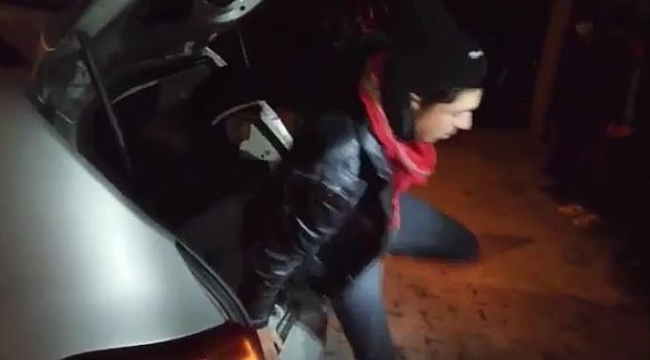 'Dur' ihtarına uymayan otomobilin bagajında bile düzensiz göçmen çıktı
