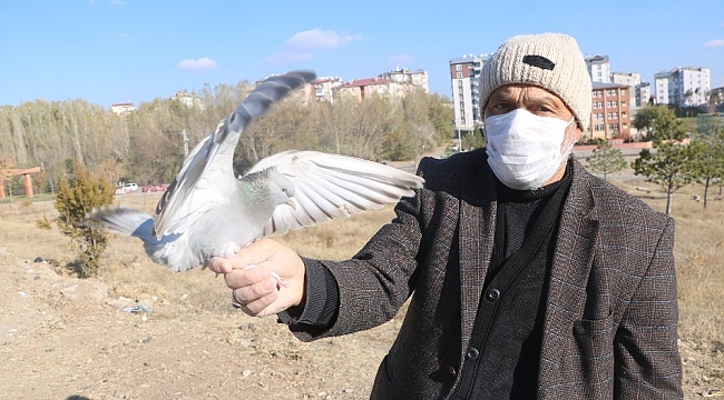 65 yıllık tutkusundan vazgeçemeyen yaşlı adam, evinin balkonunu kümese çevirdi