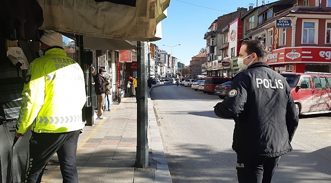 Afyonkarahisar'da cadde ve sokaklarda korona virüs denetimi