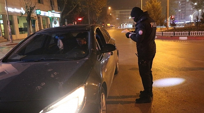 Afyonkarahisar'da kısıtlamanın ilk dakikalarında denetimler başladı