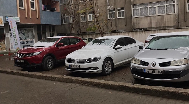 Ağrı'ya mevsimin ilk karı yağdı