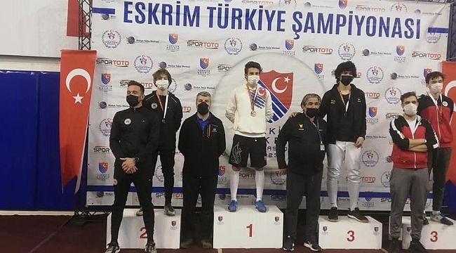 Akal Eskrimde Türkiye şampiyonu