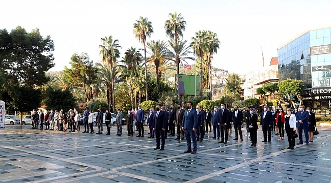 Alanya'da Öğretmenler Günü korona gölgesinde kutlandı