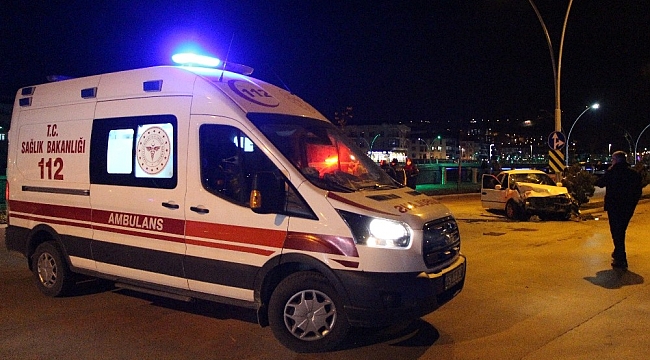 Amasya'da otomobiller çarpıştı: 2 yaralı