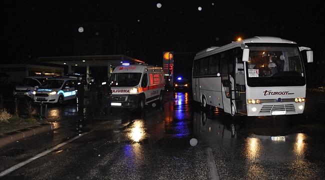 Ambulans ile servis çarpıştı: 1 yaralı