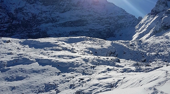 Artvin'in Macahel Karçal dağları eteklerinde bulunan göller ve akarsular buz tuttu